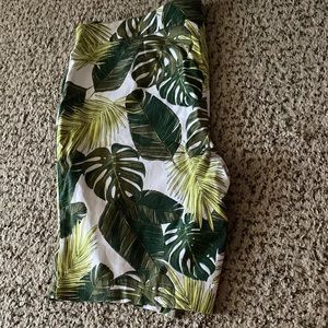 Leaf print shorts